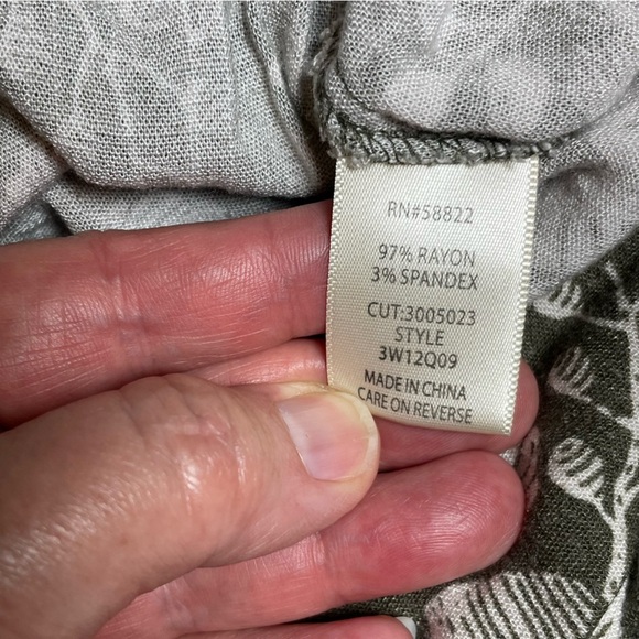 Max Studio Green and Ecru Floral Pants 3XL - Picture 9 of 10